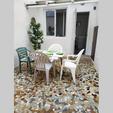 Exceptionnel : Hypercentre T2 Avec Patio Biarritz